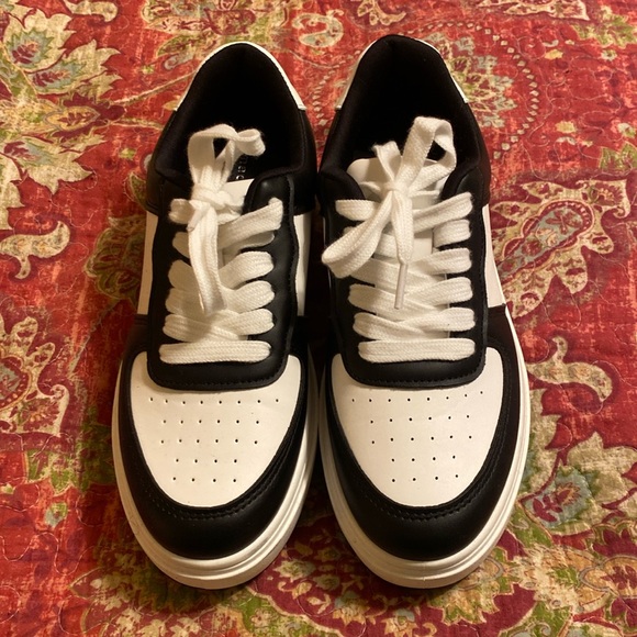 Madden girl black and white platform shoe size 6.5 - Picture 1 of 7